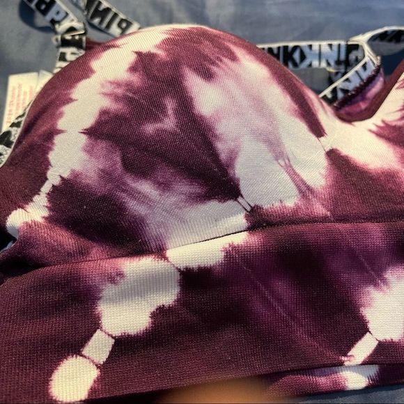 ✨VS Pink Small Tie Dye Wireless Lightly Lined Sports Bra✨ - Picture 4 of 8